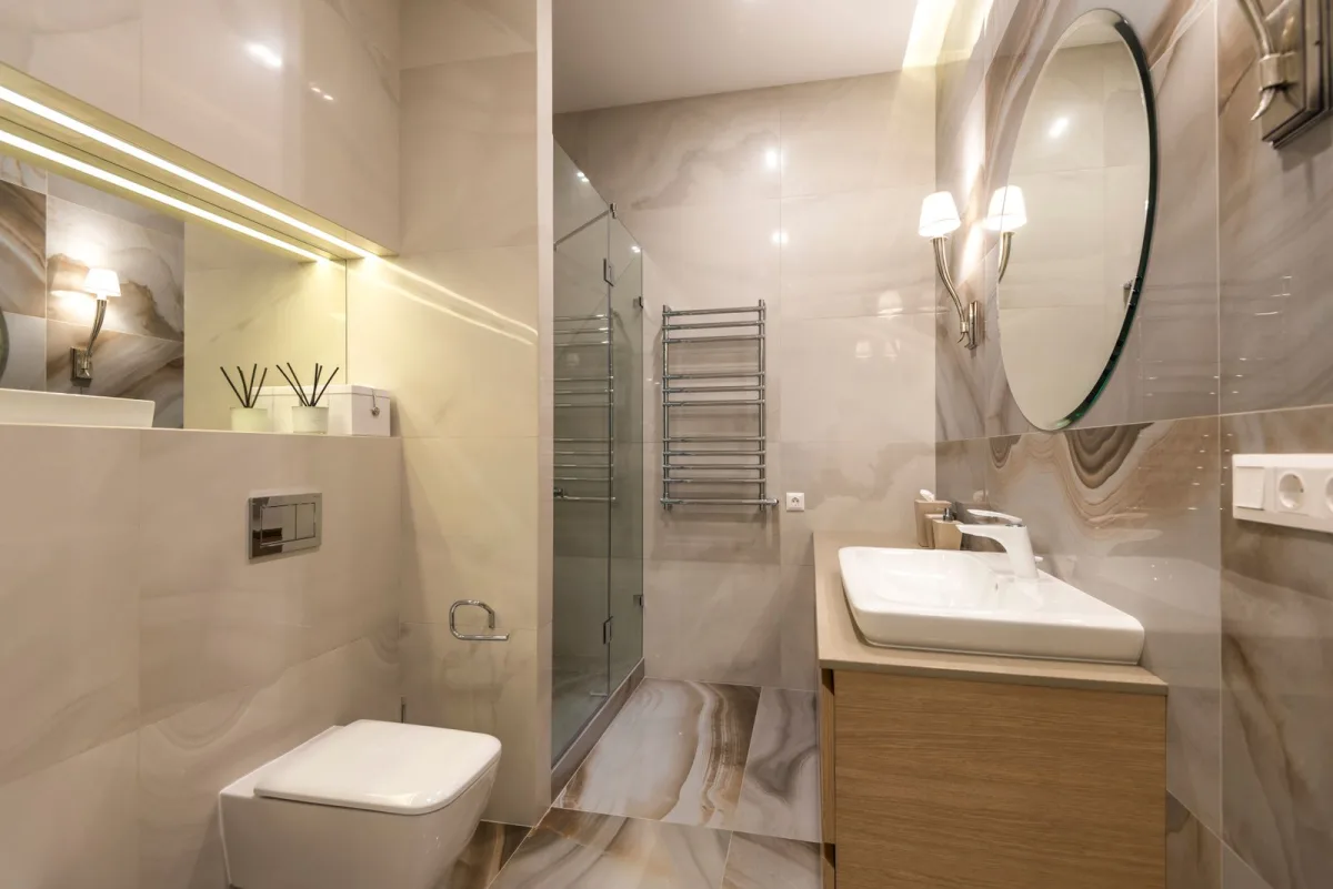 Salle de bain rénovée par Aaman & Co, douche à l'italienne terminée